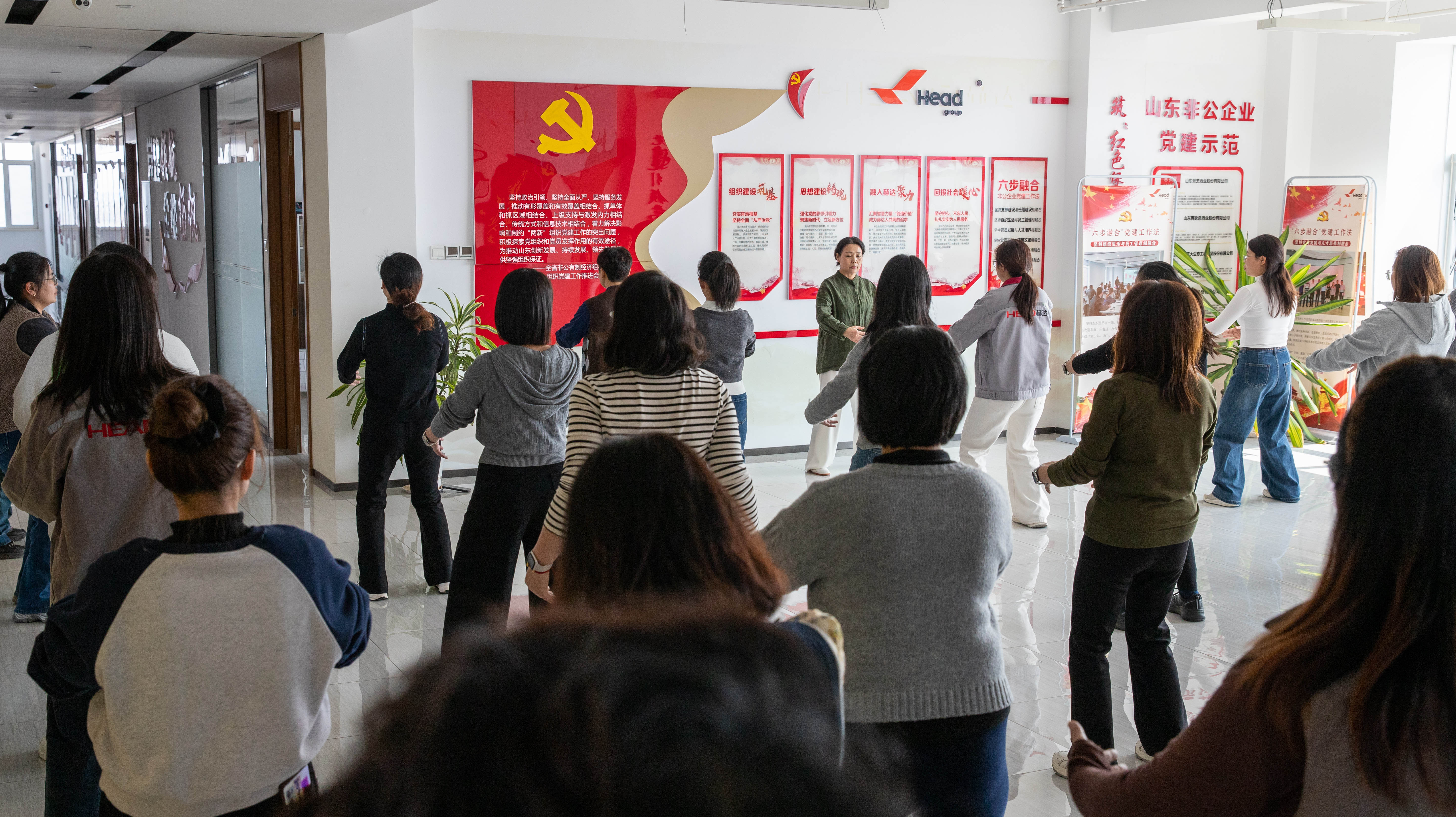 集團(tuán)工會(huì)組織開(kāi)展八段錦教學(xué)活動(dòng)